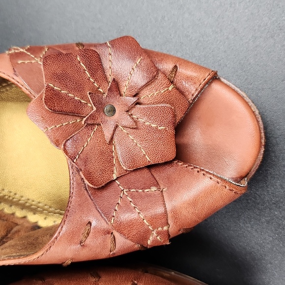 Seychelles Womens Heels Memory Lane Retro Peep Toe Flower Detail Whiskey Size 10 - Picture 9 of 16